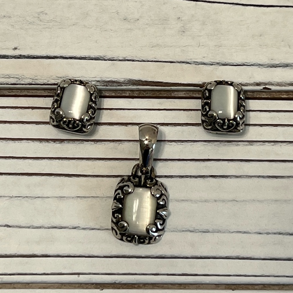 White Mother of Pearl And Silver Pendant and Post Style Earrings